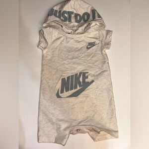 Nike Infant Hooded Onesie in Light Gray